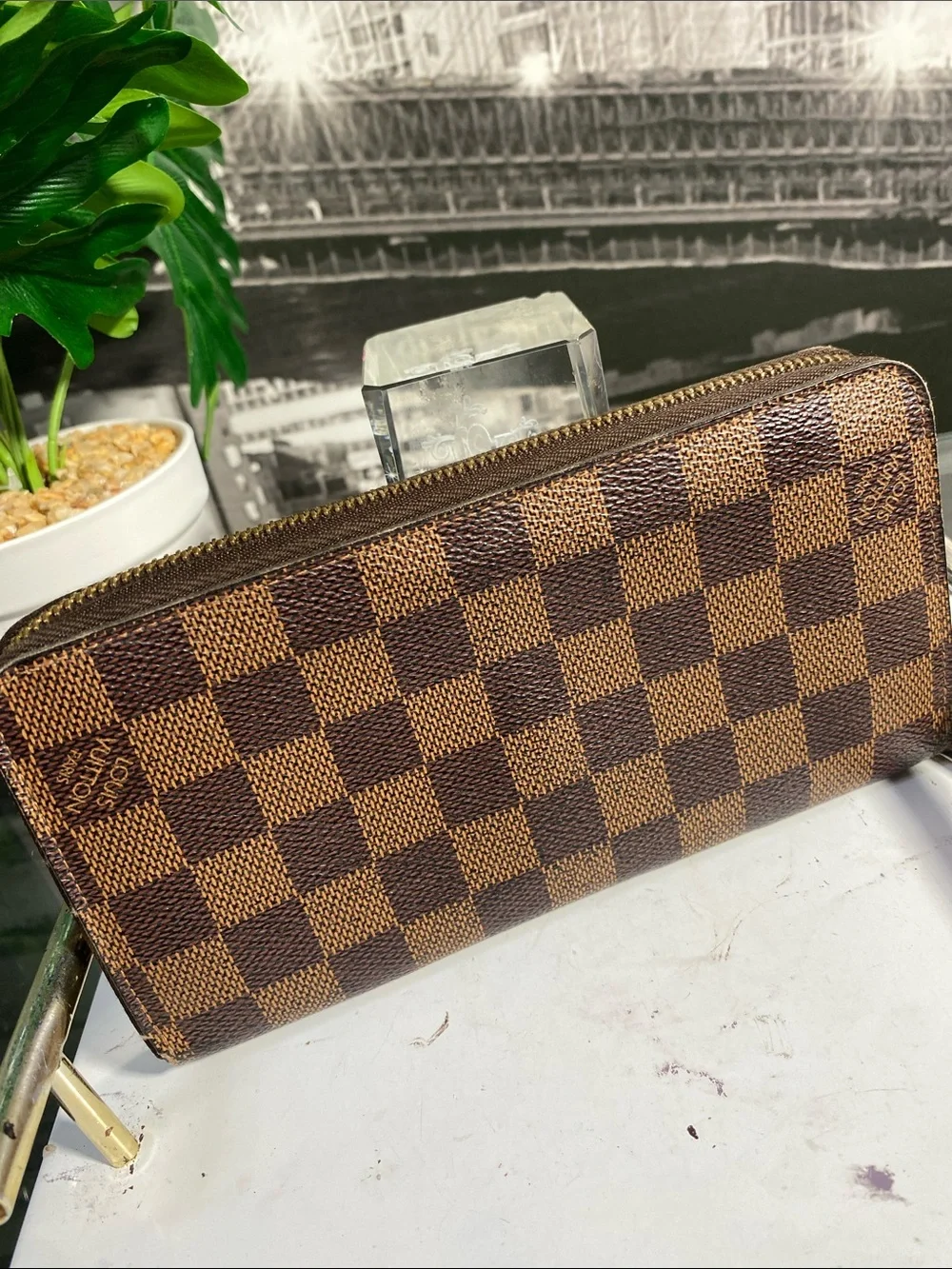 Authentic Rare Louis Vuitton Damier Zippy Wallet